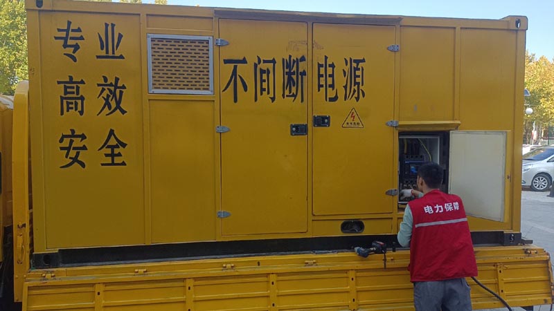 工业园区柴油发电机组和UPS电源配合使用时，如何避免切换过程中的电力中断？